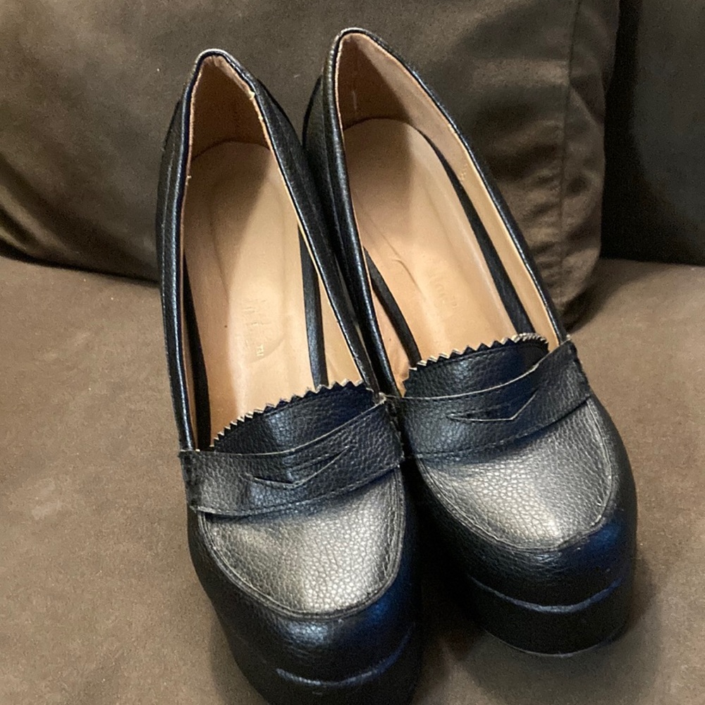 Chase&Chloe black platform shoes